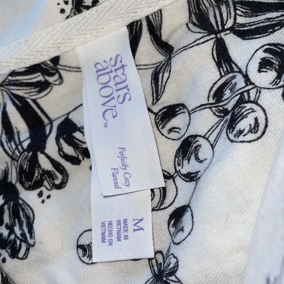 Stars Above Perfectly Cozy Flannel - Cream Floral - Picture 4 of 7